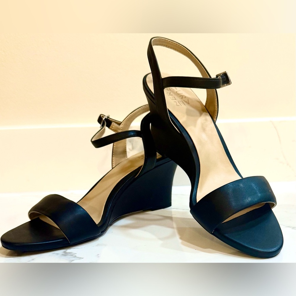 EUC-Naturalizer Elegant Black Wedge Sandals, Size 10